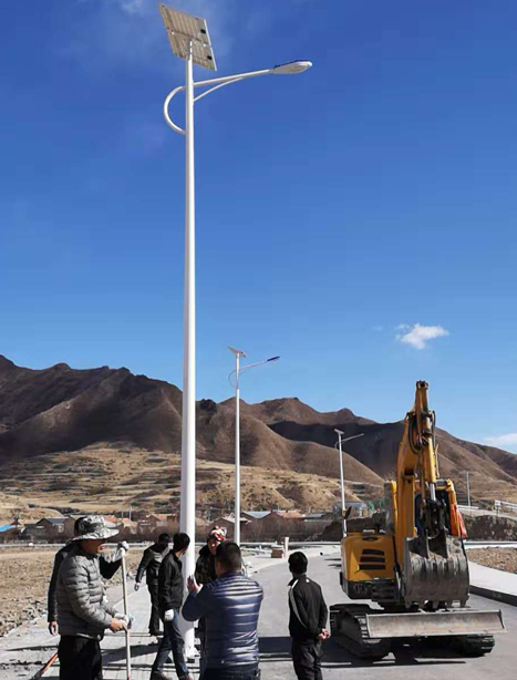 甘南碌曲10米琼结太阳能路灯项目