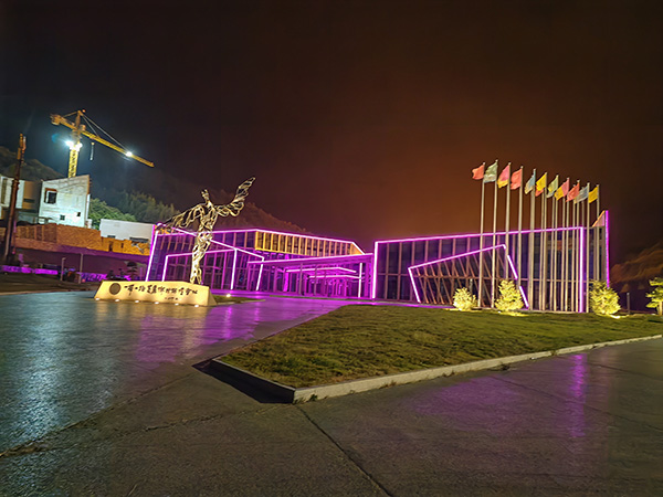 城市亮化是现代城市建设的重要组成部分，它不仅可以美化城市的夜景，还能提升城市的整体形象。随着科技的不断进步，城市亮化也得到了更多的关注和创新。本文将介绍一些关于城市亮化的创意和技术，帮助读者了解琼结城市亮化的重要性以及如何进行琼结城市亮化的规划和实施。